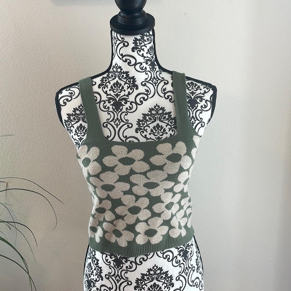 Green and Cream Flower Print Knit Crop Top